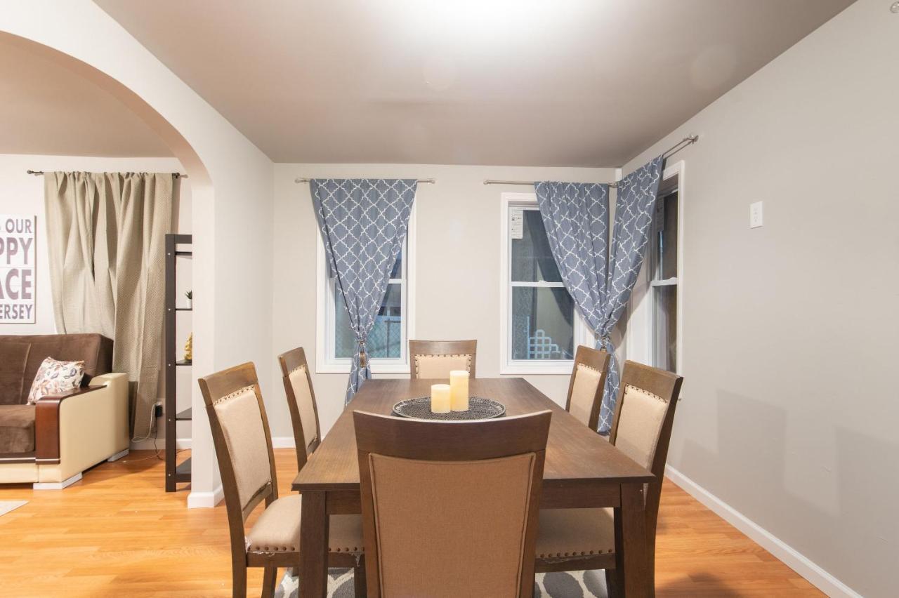 Cheerful 3-bedroom Up To 9 Guest Apartment *