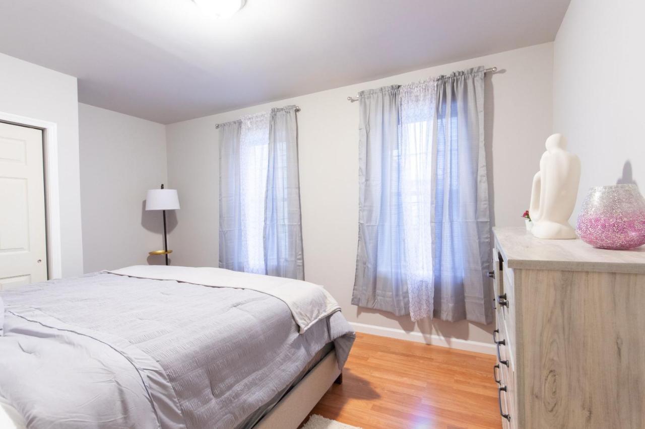 Cheerful 3-bedroom Up To 9 Guest Apartment *